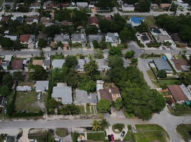 266 NE 162nd St, Miami, FL 33162