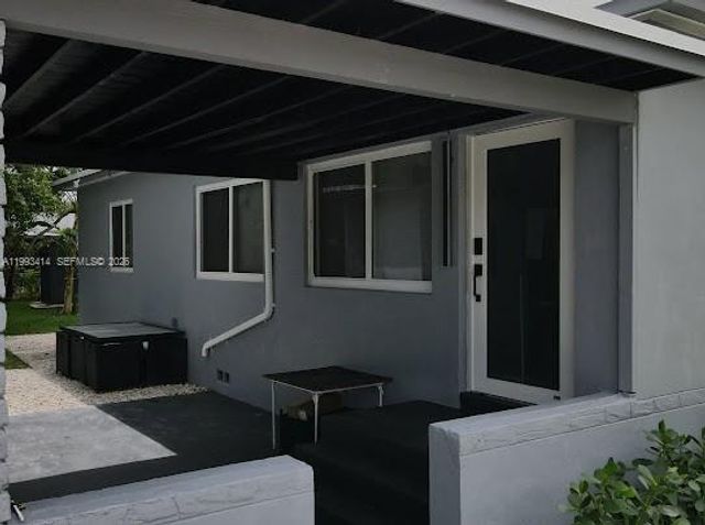 266 NE 162nd St, Miami, FL 33162