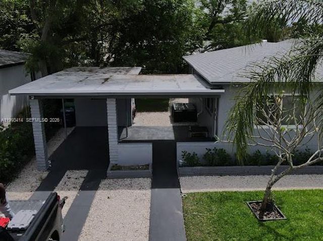 266 NE 162nd St, Miami, FL 33162