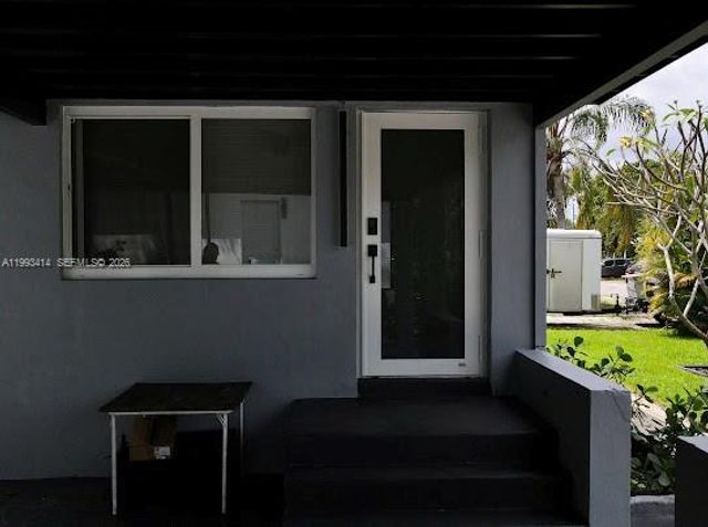 266 NE 162nd St, Miami, FL 33162