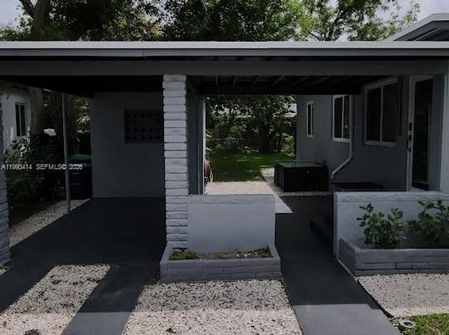 266 NE 162nd St, Miami, FL 33162