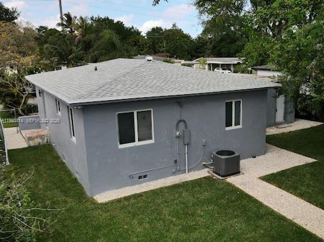 266 NE 162nd St, Miami, FL 33162