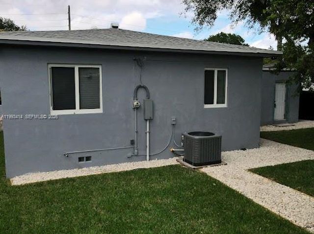 266 NE 162nd St, Miami, FL 33162