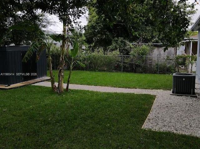 266 NE 162nd St, Miami, FL 33162