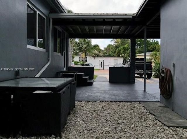 266 NE 162nd St, Miami, FL 33162