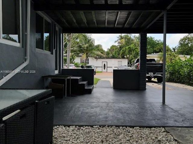 266 NE 162nd St, Miami, FL 33162