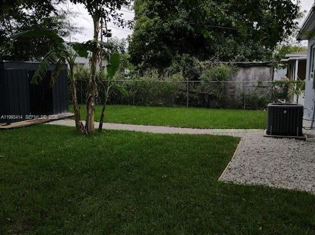 266 NE 162nd St, Miami, FL 33162