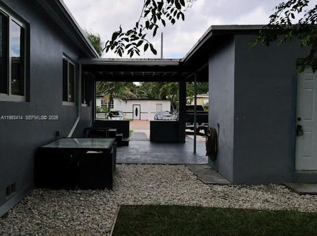 266 NE 162nd St, Miami, FL 33162