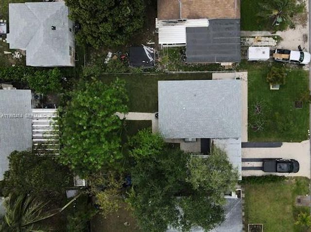 266 NE 162nd St, Miami, FL 33162