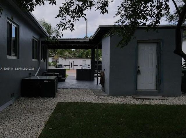 266 NE 162nd St, Miami, FL 33162