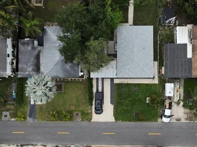 266 NE 162nd St, Miami, FL 33162