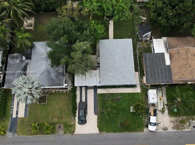 266 NE 162nd St, Miami, FL 33162