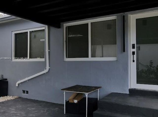 266 NE 162nd St, Miami, FL 33162