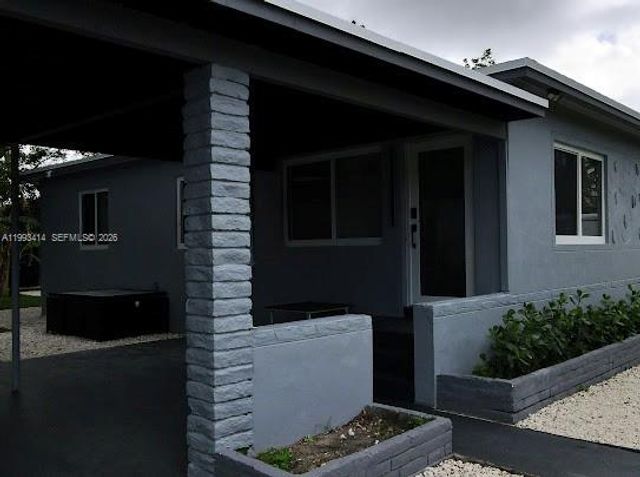 266 NE 162nd St, Miami, FL 33162