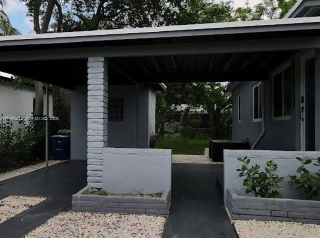 266 NE 162nd St, Miami, FL 33162