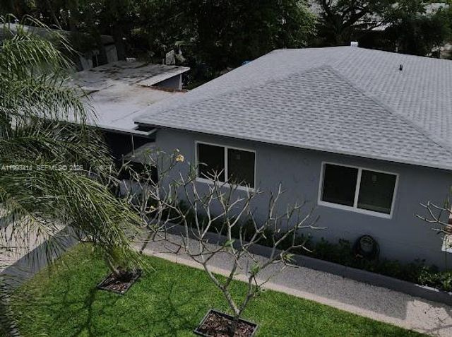 266 NE 162nd St, Miami, FL 33162