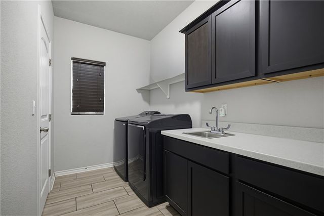 1102 Pasadena St, Portland, TX 78374