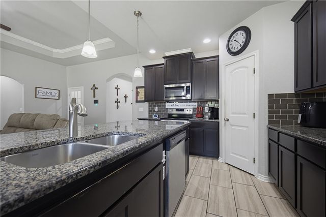 1102 Pasadena St, Portland, TX 78374