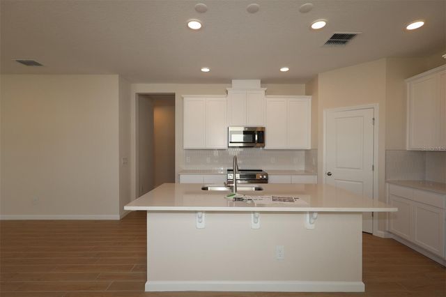 6711 YELLOW WARBLER BEND, St Cloud, FL 34773