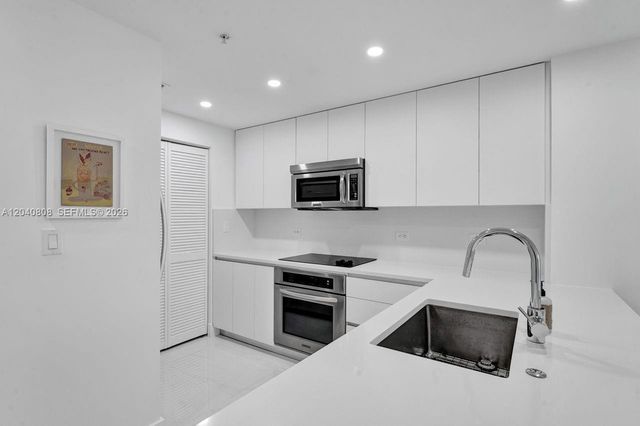 244 Biscayne Blvd 2005, Miami, FL 33132