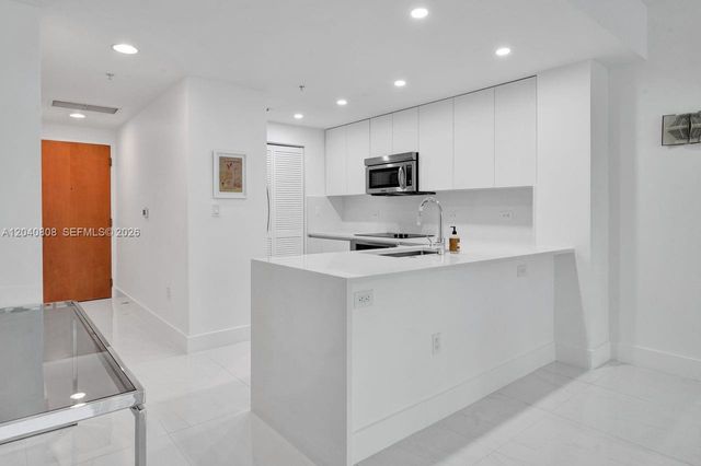244 Biscayne Blvd 2005, Miami, FL 33132