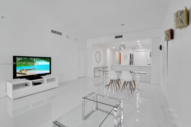 244 Biscayne Blvd 2005, Miami, FL 33132