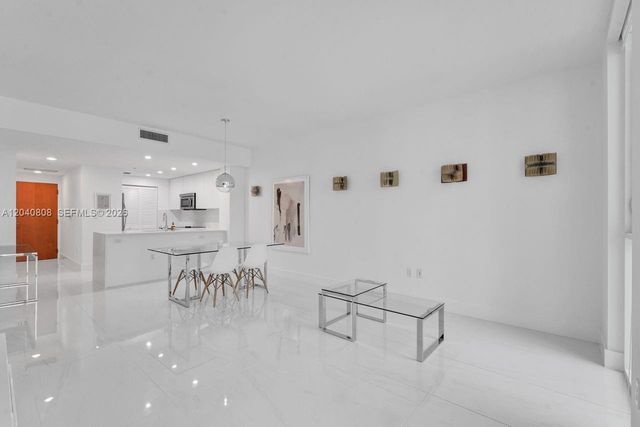 244 Biscayne Blvd 2005, Miami, FL 33132