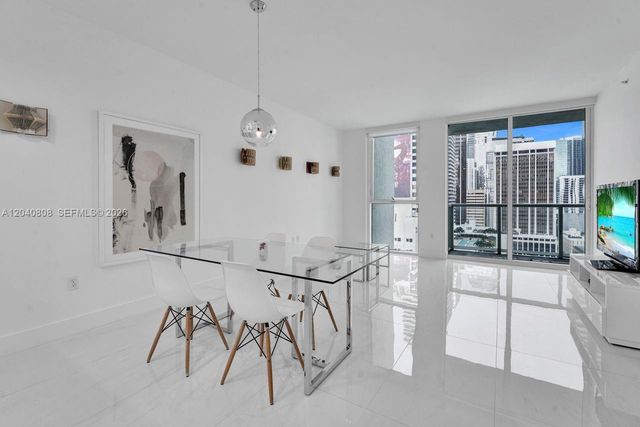 244 Biscayne Blvd 2005, Miami, FL 33132