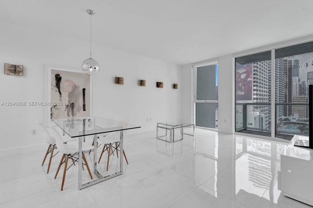 244 Biscayne Blvd 2005, Miami, FL 33132