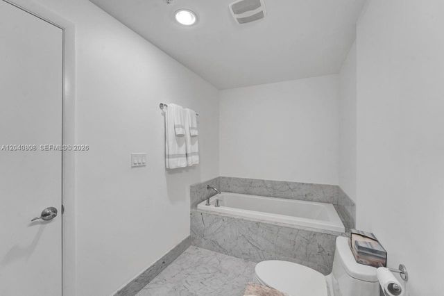244 Biscayne Blvd 2005, Miami, FL 33132