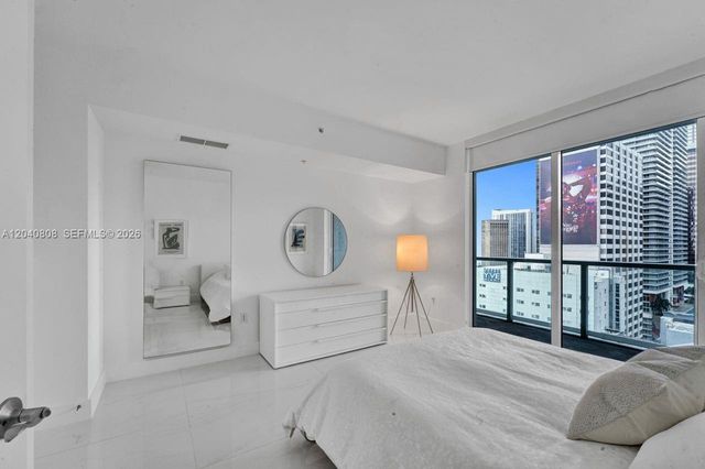 244 Biscayne Blvd 2005, Miami, FL 33132