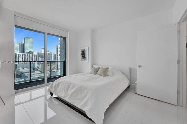 244 Biscayne Blvd 2005, Miami, FL 33132