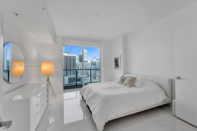 244 Biscayne Blvd 2005, Miami, FL 33132