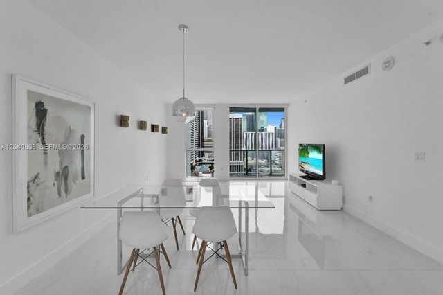 244 Biscayne Blvd 2005, Miami, FL 33132
