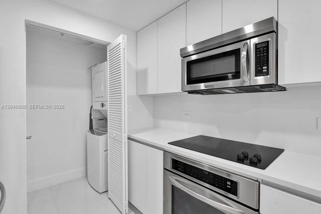 244 Biscayne Blvd 2005, Miami, FL 33132