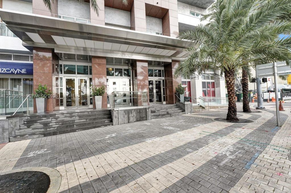 244 Biscayne Blvd 2005, Miami, FL 33132