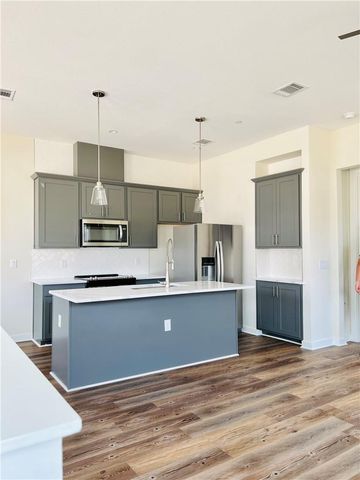 12001 Vista Parke DR SW 204, Austin, TX 78726