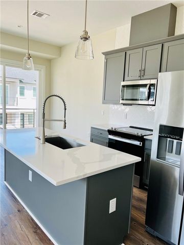 12001 Vista Parke DR SW 204, Austin, TX 78726