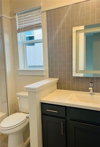 12001 Vista Parke DR SW 204, Austin, TX 78726