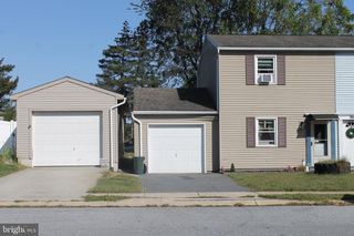 208 S CENTER ST, Cleona, PA 17042