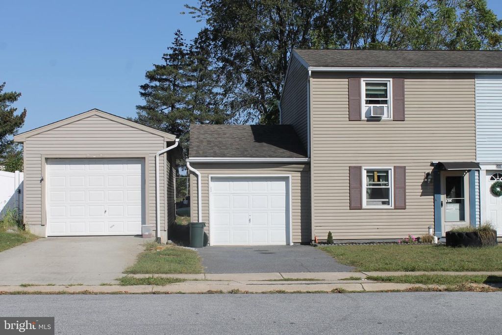 208 S CENTER ST, Cleona, PA 17042