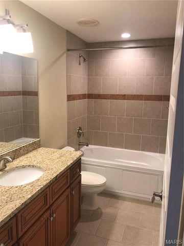 910 N McKnight Road 1B, University City, MO 63132