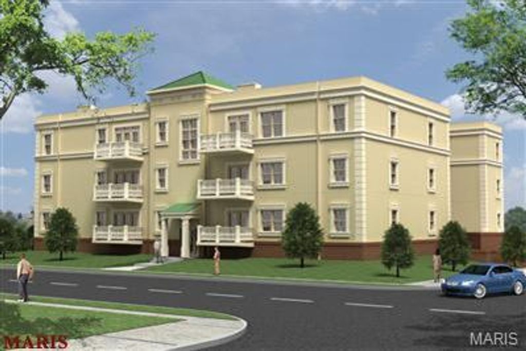 910 N McKnight Road 1B, University City, MO 63132
