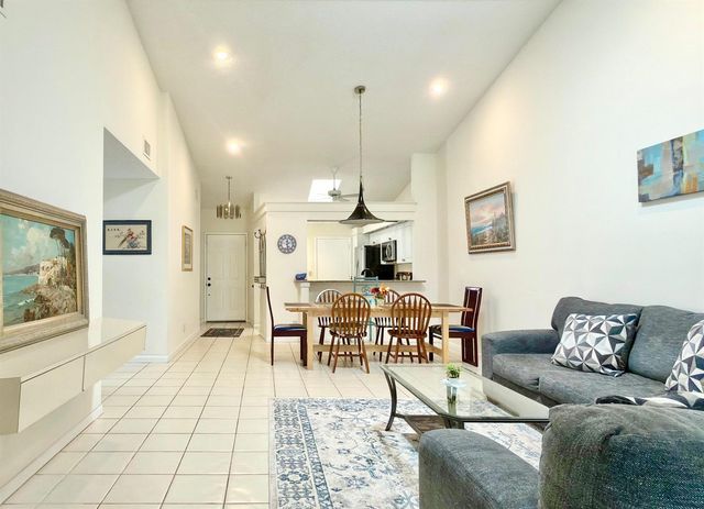 10975 Dolphin Palm Court B, Boynton Beach, FL 33437