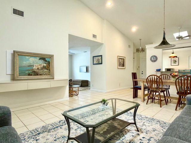10975 Dolphin Palm Court B, Boynton Beach, FL 33437