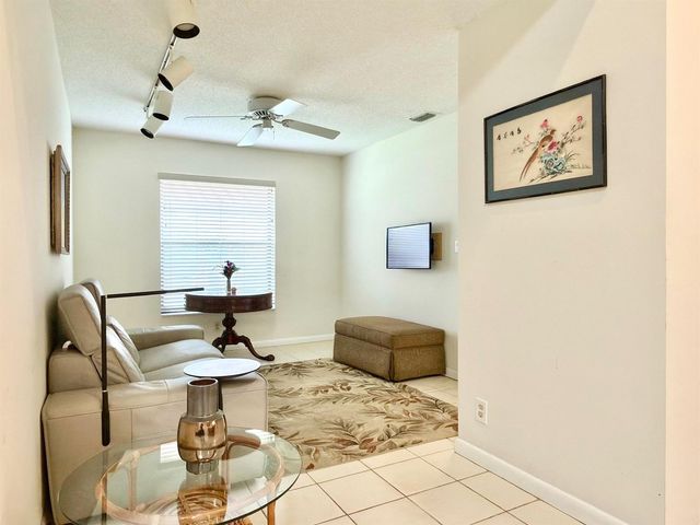 10975 Dolphin Palm Court B, Boynton Beach, FL 33437