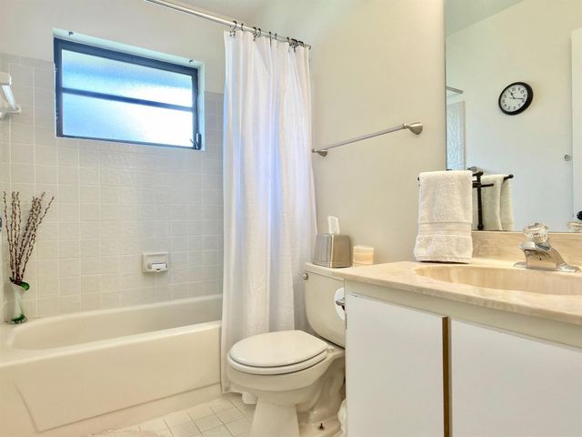 10975 Dolphin Palm Court B, Boynton Beach, FL 33437