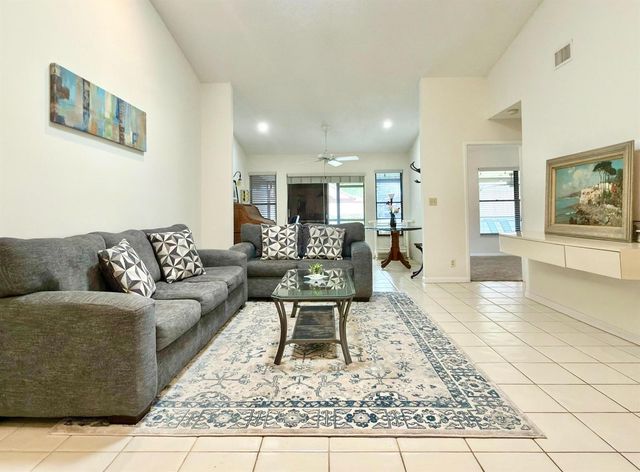 10975 Dolphin Palm Court B, Boynton Beach, FL 33437