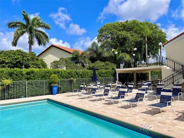 10975 Dolphin Palm Court B, Boynton Beach, FL 33437