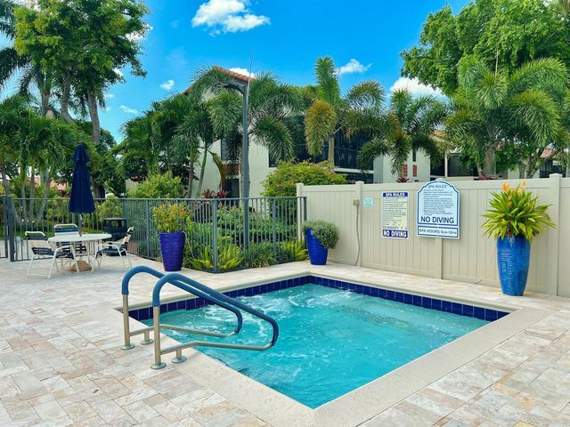 10975 Dolphin Palm Court B, Boynton Beach, FL 33437